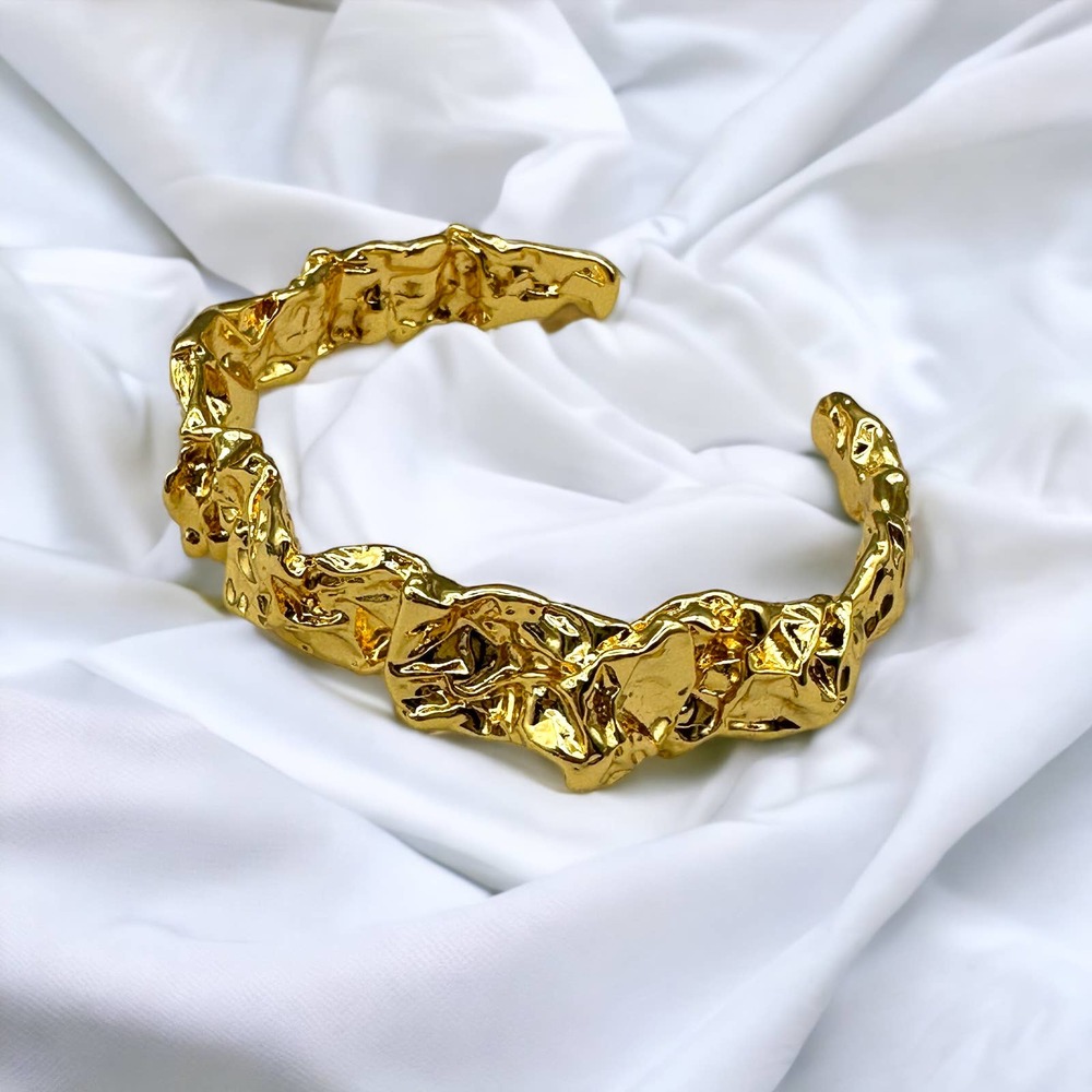 AMBER SCEATS Emery Bracelet Crushed Metal 24kt Gold Plating-NEW